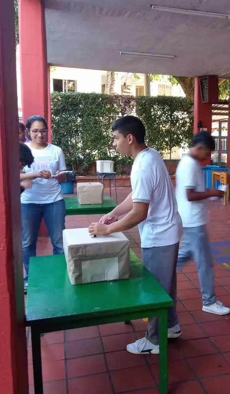 Colegio Tecnico Maria Elvinia - Colegio en el norte de Cali